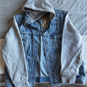 NWT LEVIS HYBRID HOODIE TRUCKER JACKET